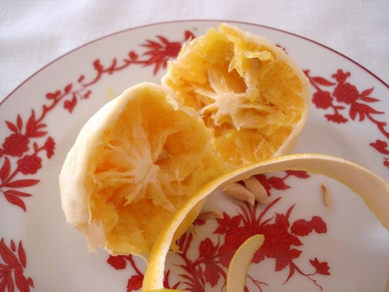 Laranja com bagaço: por que consumir a fruta inteira faz tão bem para a saúde