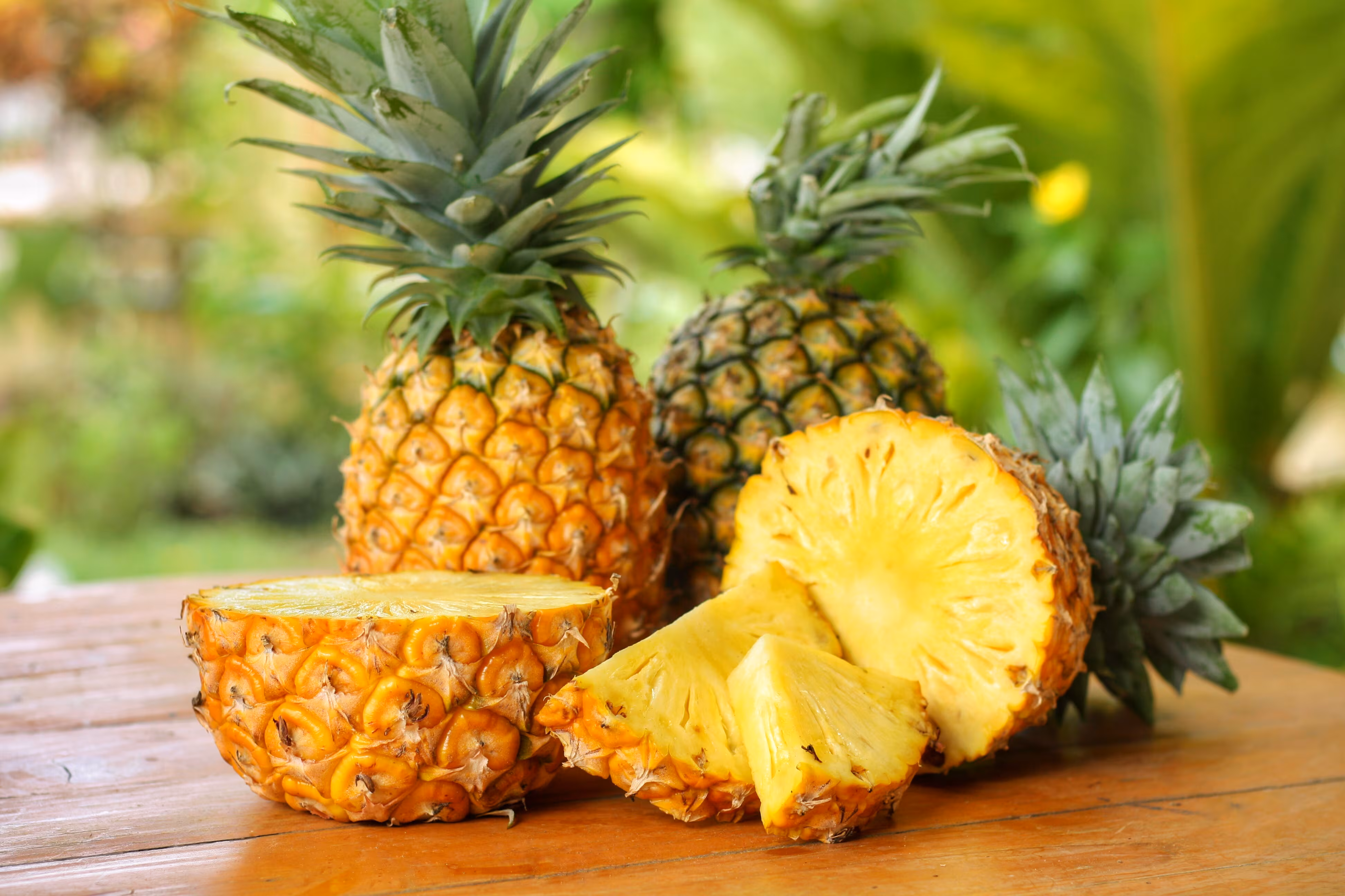 Abacaxi: o Fruto Tropical Rico em Bromelina que Ajuda na Digestão e Faz Bem para a Saúde